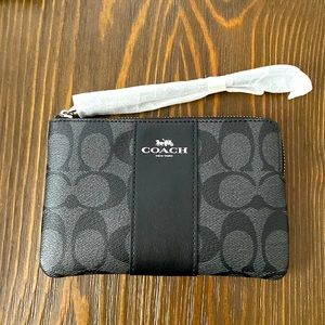 NWT Coach Corner Zip Wristlet
